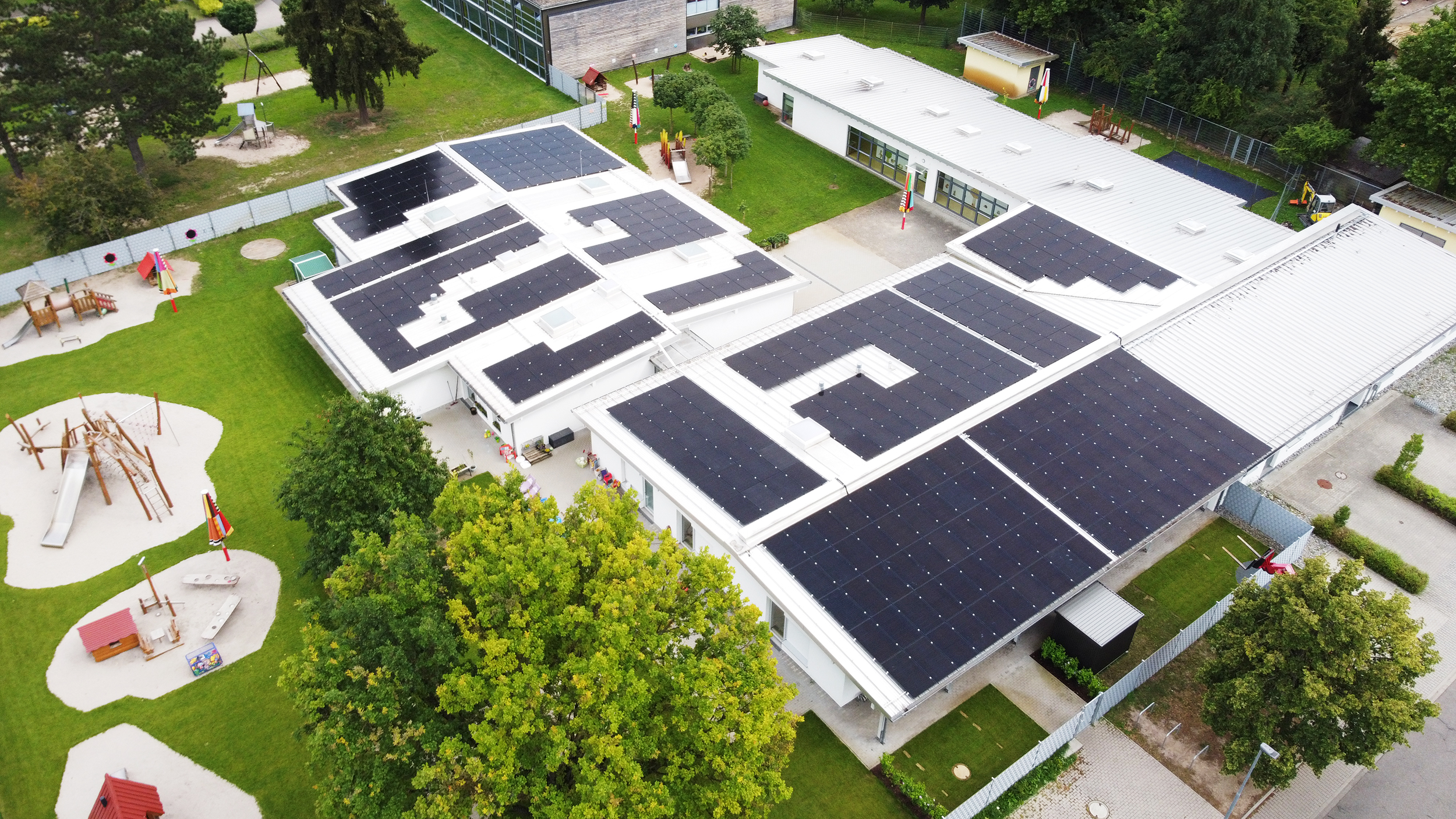 PV-Anlage auf dem Dach des Kindergarten-Nesthäkchen Image